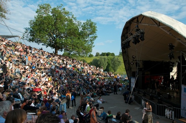 "Volles Haus" und Sonne satt beim Theatron Pfingstfestival 2012 am Pfingstsonntag | Foto: Monika Schreiner