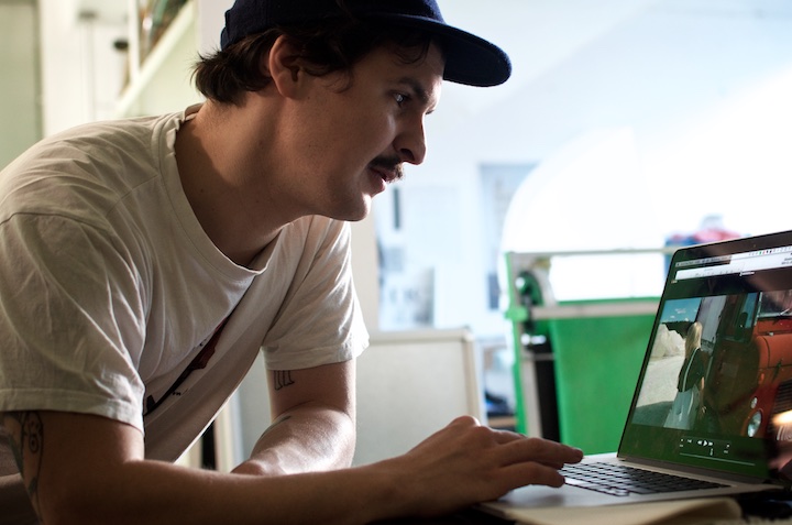 Clemens Krüger bei den Dreharbeiten zu "Fiese Mienen" | Foto: Monika Schreiner