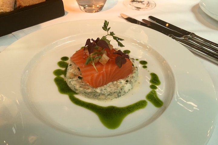 Labe Rouge Lachs 44° mit Skandinavischer Sauce
