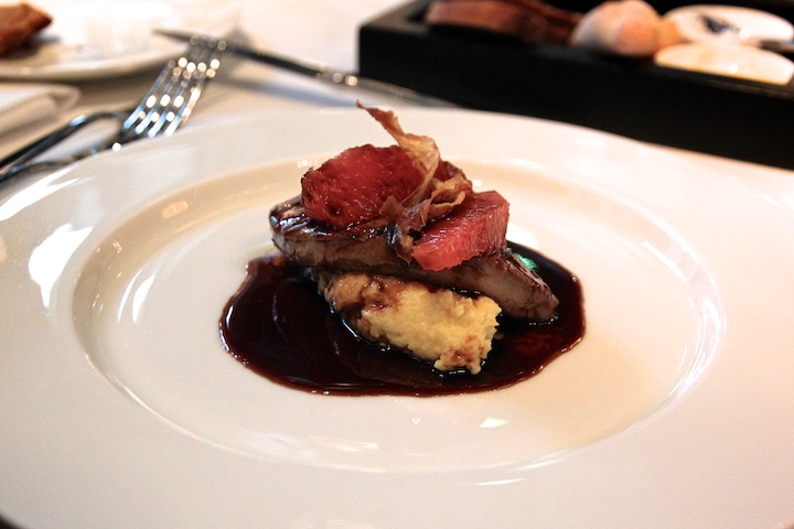 Gebratene Stopfleber, Balsamico, Grapefruit, Polenta | Foto: Sofitel Bayerpost