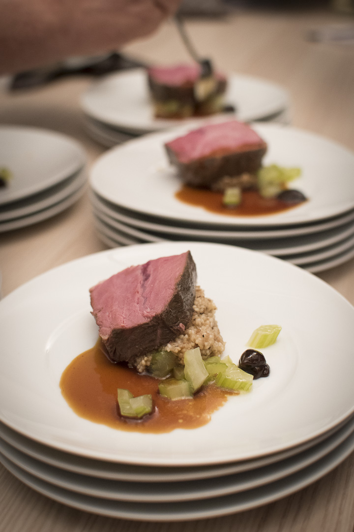 Schulter vom Rind mit Graupen und Sellerie | Foto: Monika Schreiner