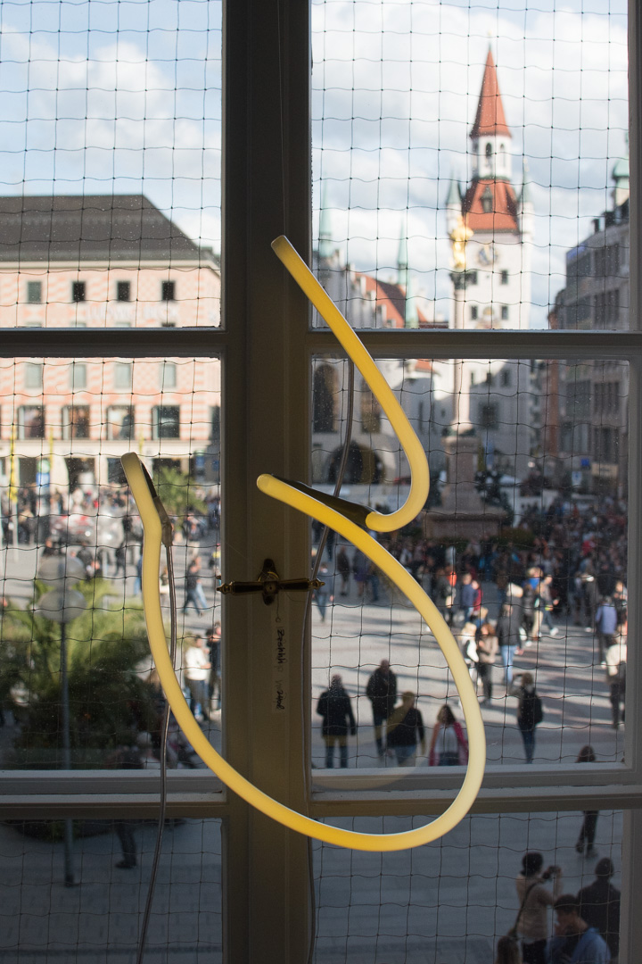 Coco Monaco heißt der neue Popup Store am Marienplatz. Bis Ende des Jahre kann man dort von Münchner Labels Mode, Kosmetik, Möbel und Delikatessen kaufen. Dazu gibt es auch noch einen wundervollen Blick auf das Münchner Rathaus.