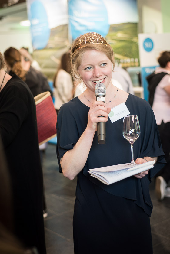 Weinprinzessin Charlotte Freiberger weintour münchen wein weinwandern deutscher wein - ISARBLOG