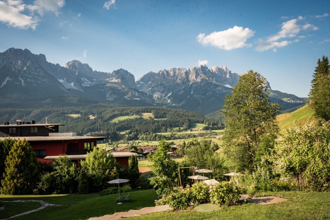 Hotel Ellmau Der Bär mit Blick auf den Wilden Kaiser / ISARBLOG